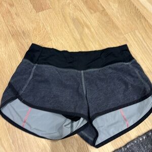 Lululemon low rise 2.5” speed up size 2